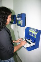 Metodista instala aparelho telefônico especial para deficientes