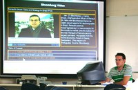 Jornalista apresenta nova tecnologia aos alunos da Pós-Com