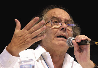 Metodista recebe o Prêmio Nobel da Paz, Pérez Esquivel, em conferência internacional