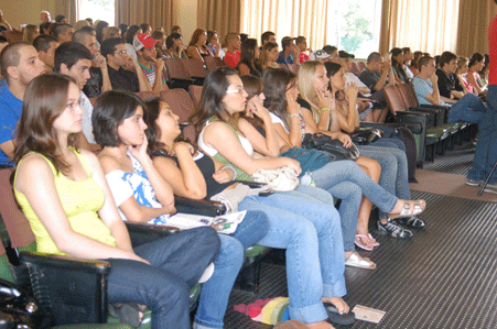 Faculdade de Comunicação recepciona calouros