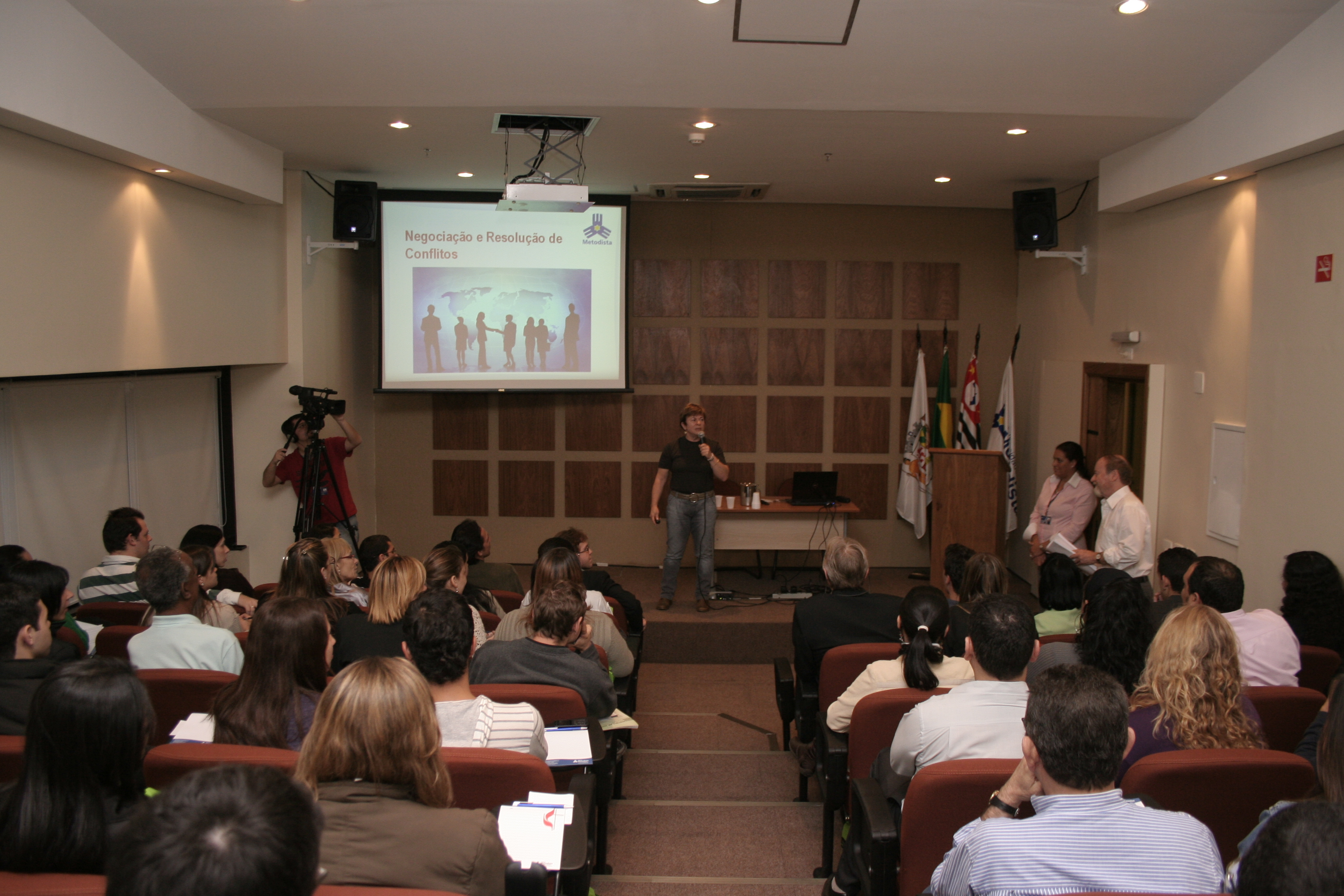 Palestras abordaram a arte de negociar e etiqueta empresarial