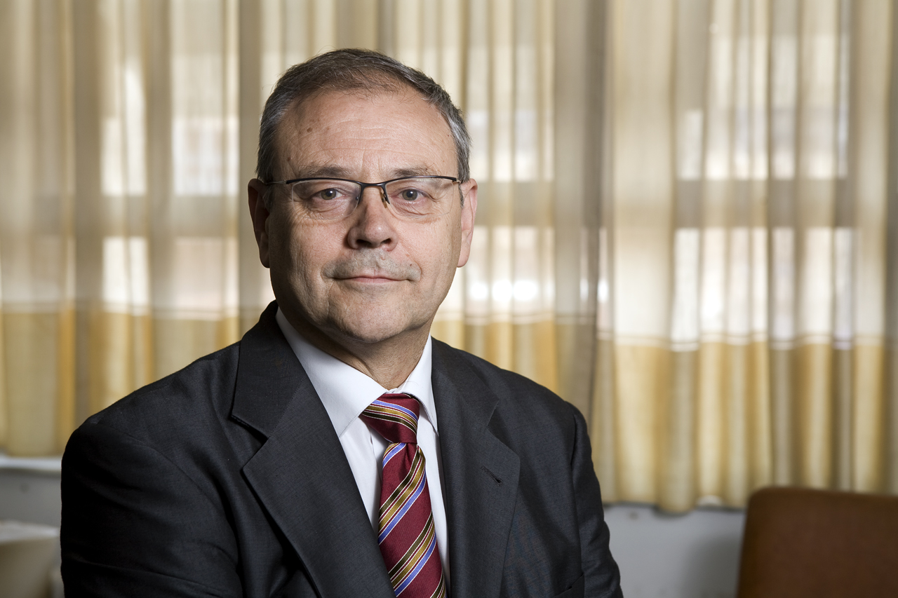 Universidade homenageia o espanhol José Peiró
