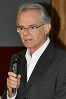 Professor Di Serio diz em aula magna que jovens podem mudar capacidade de Inovação do Brasil