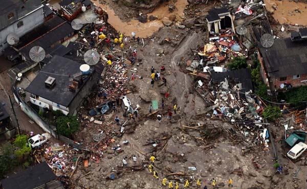 Metodista instala posto de coleta para vítimas das enchentes