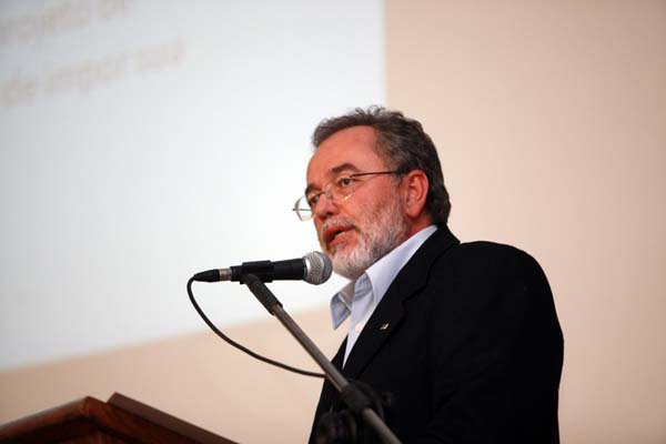 Abertura da Semana de Capacitação Docente discute graduação e autonomia universitária