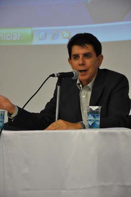 Calouros de Jornalismo têm Aula Magna com Heródoto Barbeiro