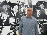 "Numa folha qualquer eu desenho um sol amarelo"