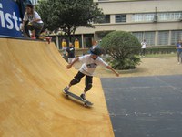 Skate é a nova atração do Dia da Universidade Aberta e visitantes podem encarar a mini-rampa