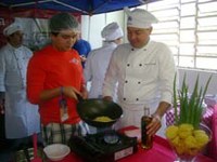 Visitantes vivem momentos de chef no Dia da Universidade Aberta