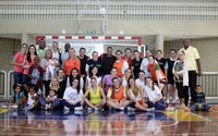 Emoção marca reencontro entre técnicos e ex-alunas da Escola de Esportes
