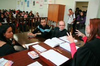 Simulação de audiência judicial acontece no Dia da Universidade Aberta 