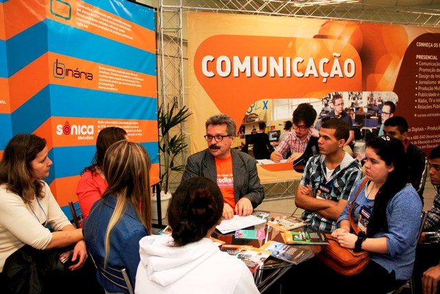 Vestibulandos aproveitam atividades e conhecem cursos no Dia da Universidade Aberta 