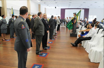 Momento da entrega da medalha Coronel Paul Balagny. Foto: Divulgação/Polícia Militar