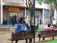 Vestibulandos enfrentam frio e chuva na manhã deste domingo
