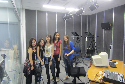 Visitantes conhecem os bastidores das redações de Jornalismo no Dia da Universidade Aberta