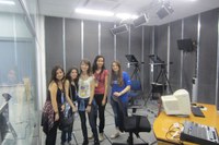 Visitantes conhecem os bastidores das redações de Jornalismo no Dia da Universidade Aberta