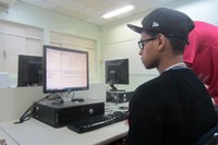 Visitantes do Dia da Universidade Aberta aprendem sobre programação de softwares a desenvolvimento de sistemas