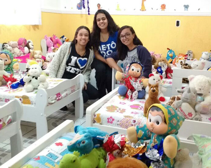 Alunos de Gestão e Direito arrecadam 140 ovos para a Páscoa Solidária