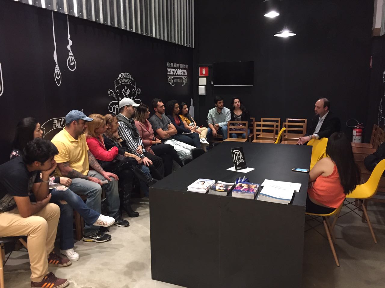 Palestra da Metodista sobre Economia Financeira Pessoal atrai público ao espaço de Coworking