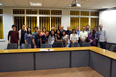Equipe da Reitoria, diretores de Escolas e representantes dos alunos participaram do encontro