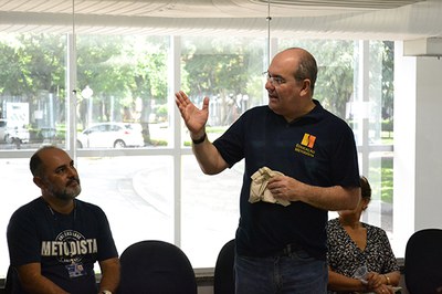 Reitor Paulo Borges Campos Júnior conversa com os pais dos candidatos