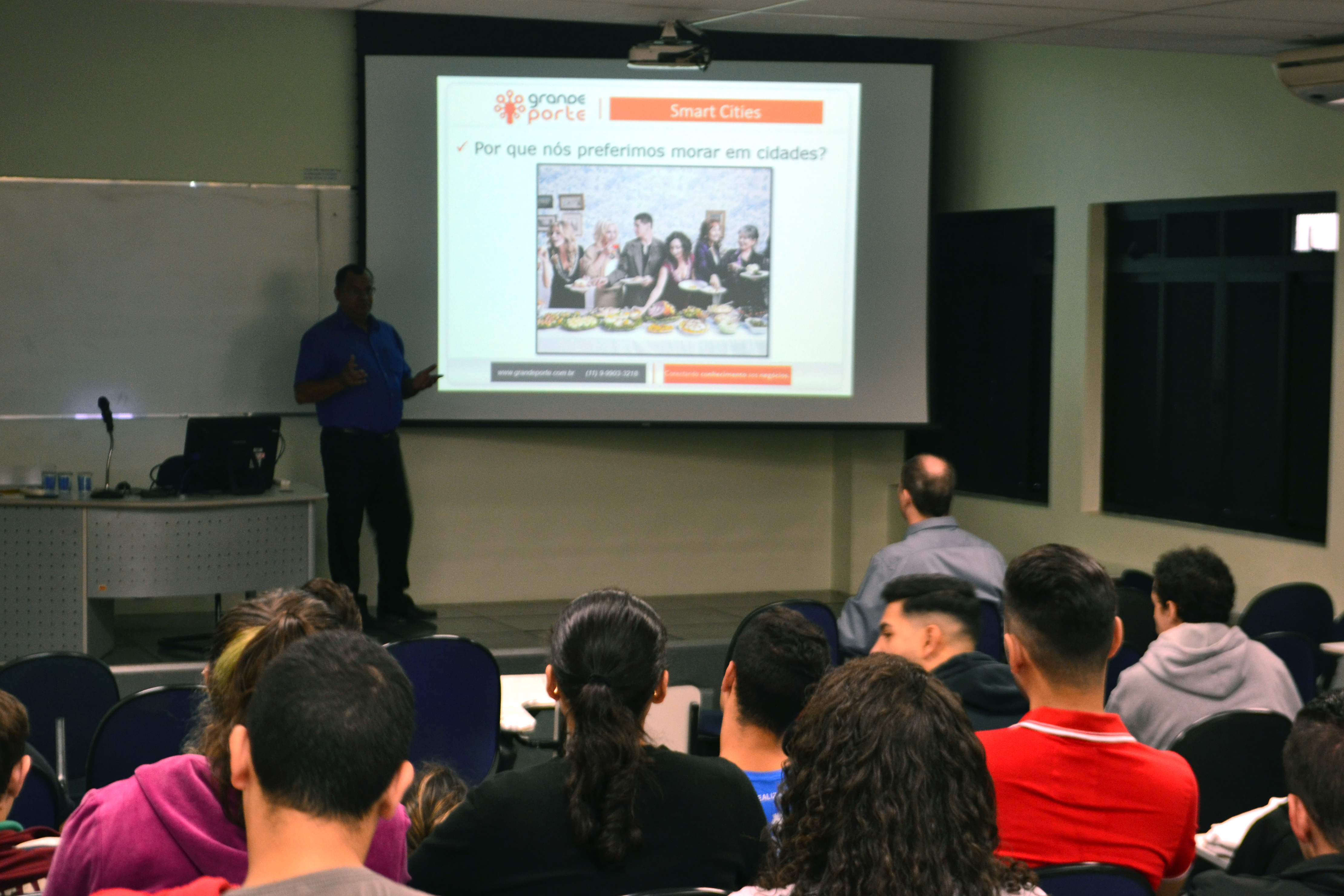 Problemas urbanos podem ser reduzidos com tecnologia, diz palestrante do Seminário EETI