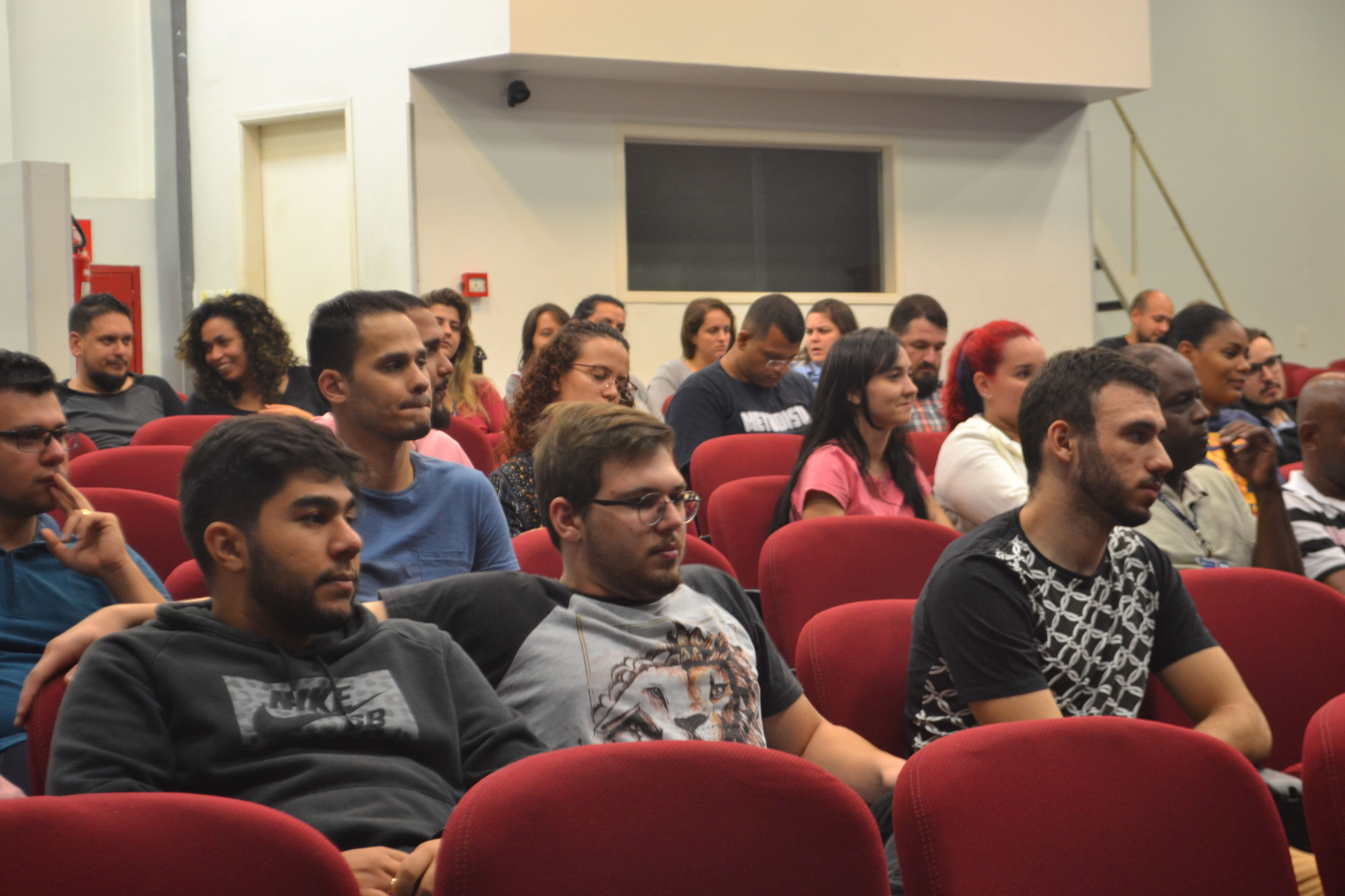Reitor recebe veteranos do curso de Teologia