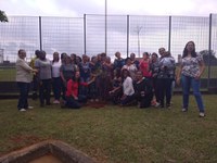 Alunas do PARFOR plantam árvore no campus Rudge Ramos