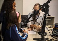 Turmas de Direito e Jornalismo gravam podcast com estudantes de Escola Municipal de Diadema