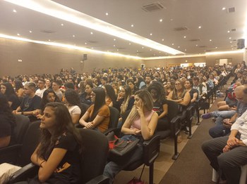 Alunos veteranos voltam às aulas com recepção de representantes da UMESP