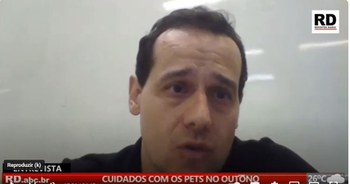 Cães e gatos também sofrem com o clima do outono, explica prof. Augusto Baldassi à TV Repórter Diário Cães e gatos também sofrem com o clima do outono, explica prof. Augusto Baldassi à TV Repórter Diário