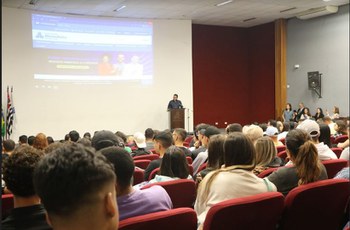 Calouros de 2023 são recepcionados com incentivos para desfrutar a vida universitária