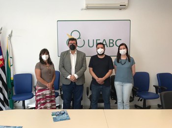 Diretoria da Metodista visita UFABC buscando ampliar parcerias Diretoria da Metodista visita UFABC buscando ampliar parcerias