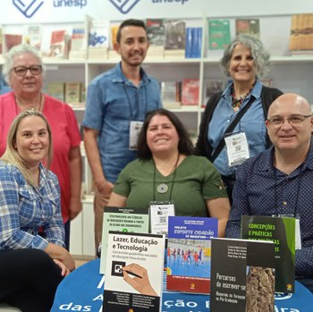 Editora Metodista organiza sessão de autógrafos na 26ª Bienal Internacional do Livro