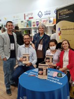 Editora Metodista promove segundo dia de sessão de autógrafos na 26ª Bienal Internacional do Livro
