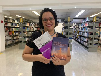 Em entrevista ao DGABC, doutora em Educação fala sobre inclusão de surdocegos e comunicação social háptica