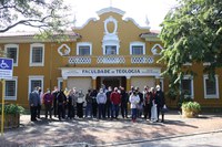 Estudantes de Teologia EAD conhecem instalações da FaTeo