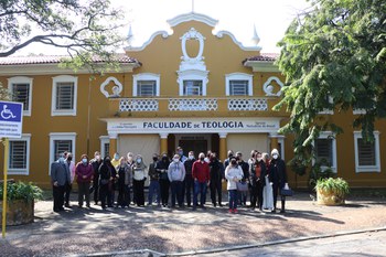 Estudantes de Teologia EAD conhecem instalações da FaTeo Estudantes de Teologia EAD conhecem instalações da FaTeo