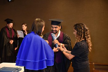 Cursos EAD da UMESP têm entre formandos aluno surdocego Cursos EAD da UMESP têm entre formandos aluno surdocego