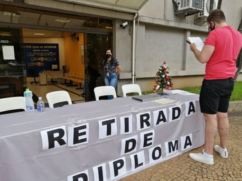 Diplomas-DriveThru4.JPG