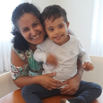 Mãe elogia tratamento para Down e autismo na Policlínica da Metodista