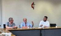 Metodista sedia escritório no Brasil da Hermès. Em palestra, Wolton insiste que coração da comunicação é a negociação
