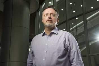 Presidente da Associação Nacional da Indústria de Pneus, egresso de Comex fala de desafios do setor e da carreira