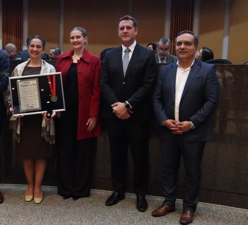 Prof. Alessandra Zambone é homenageada no Dia do Advogado Prof. Alessandra Zambone é homenageada no Dia do Advogado