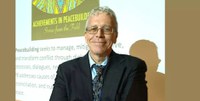 Steven Youngblood: "Construir pontes é essencial no Jornalismo de Paz"
