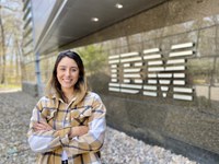 Trabalhando desde o início da carreira na IBM e agora em Nova Iorque, ex-aluna diz que o futuro é tecnológico
